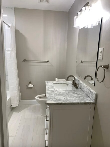 Building Photo - 864 Shadowridge Dr SE
