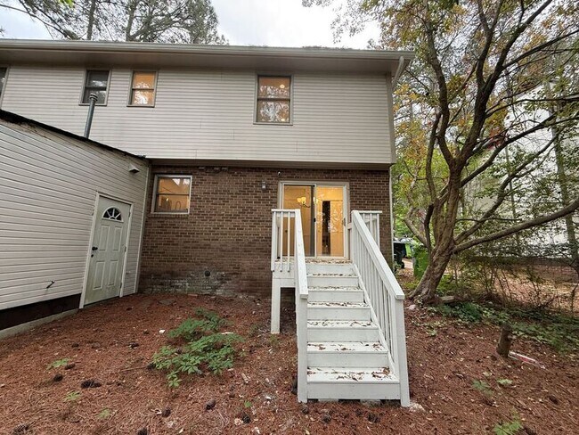 Building Photo - 209 Bramble Ct