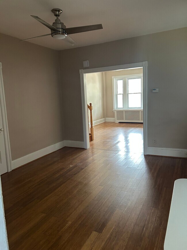 Building Photo - 422 Martin St