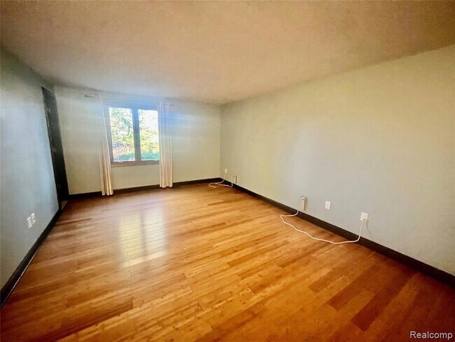 Building Photo - 5160 Orchard Crest