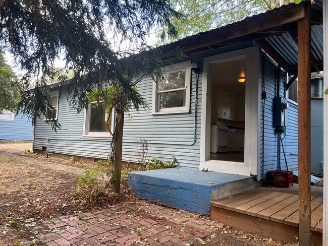Building Photo - 1-81 Alida St