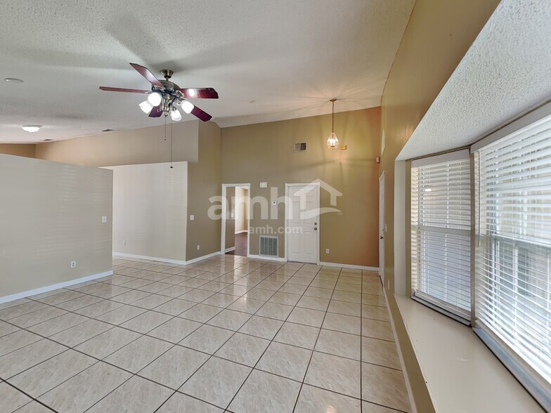Building Photo - 4018 Coralbrooke Grv