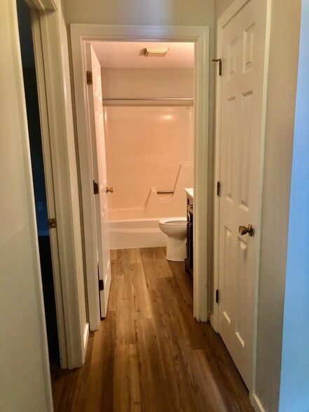 Building Photo - 3 Oak Hill Ln