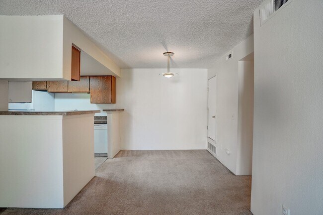 Building Photo - $1,625 - 2 Bed, 2 Bath Condo in Denver wit...
