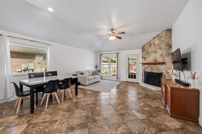 Building Photo - 16406 Cypress Valley Dr