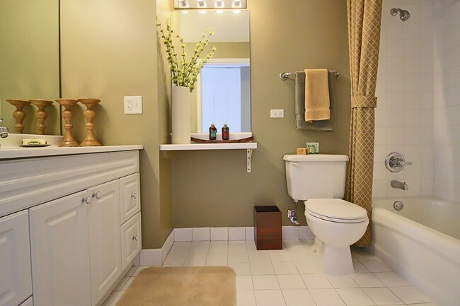 Building Photo - 75 W Superior St