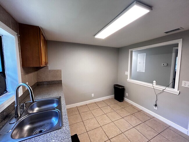 Building Photo - Charming, Newly Renovated 3-Bedroom Home w...