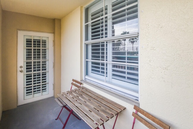 Building Photo - 520 SE 5 Ave