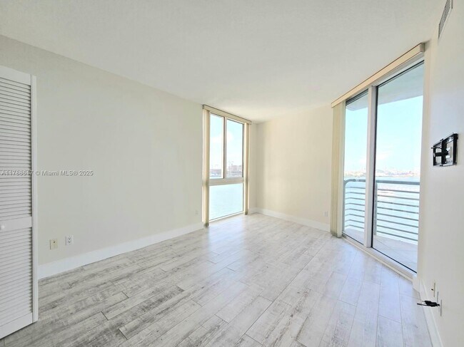 Building Photo - 335 S Biscayne Blvd