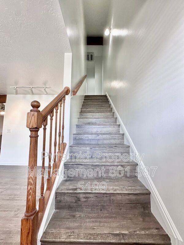 Building Photo - 1099 Shepard Ln