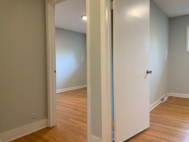 Building Photo - 811 Hibbard Rd
