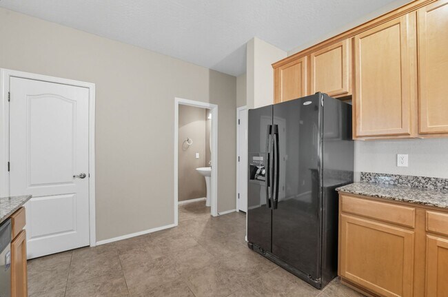 Building Photo - Stunning 3-bedroom, 2.5-bathroom home in t...