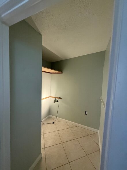 CLOSET/STORAGE - 2929 Patterson Ave