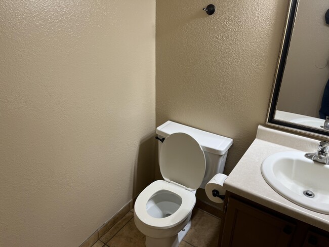 Building Photo - 4985 Butte Pl NW