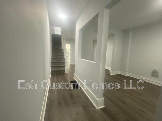 Building Photo - 611 S Prince St