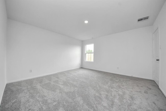 Building Photo - 18036 le gotte