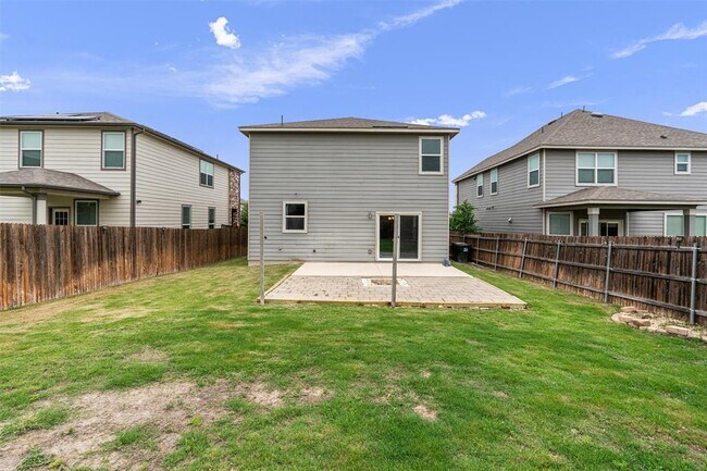 Building Photo - 305 Los Cobos Ln