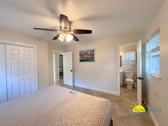 Building Photo - Gorgeous 3 Bedroom Home in Fort Walton Beach!