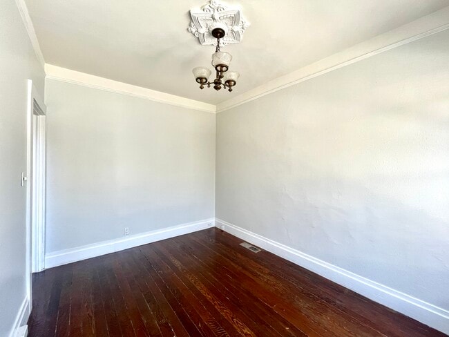 Building Photo - 34 Abbey St