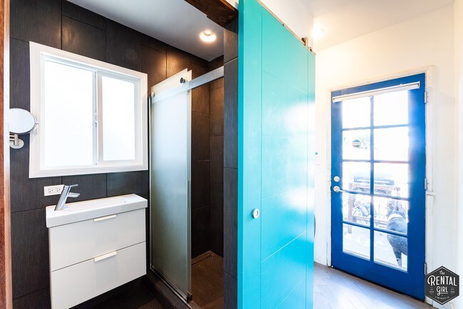 Building Photo - 314 S Gless St