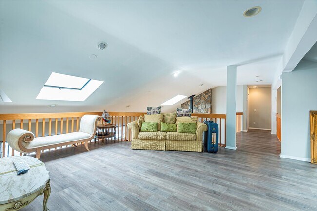 Building Photo - 24 Wisteria Dr