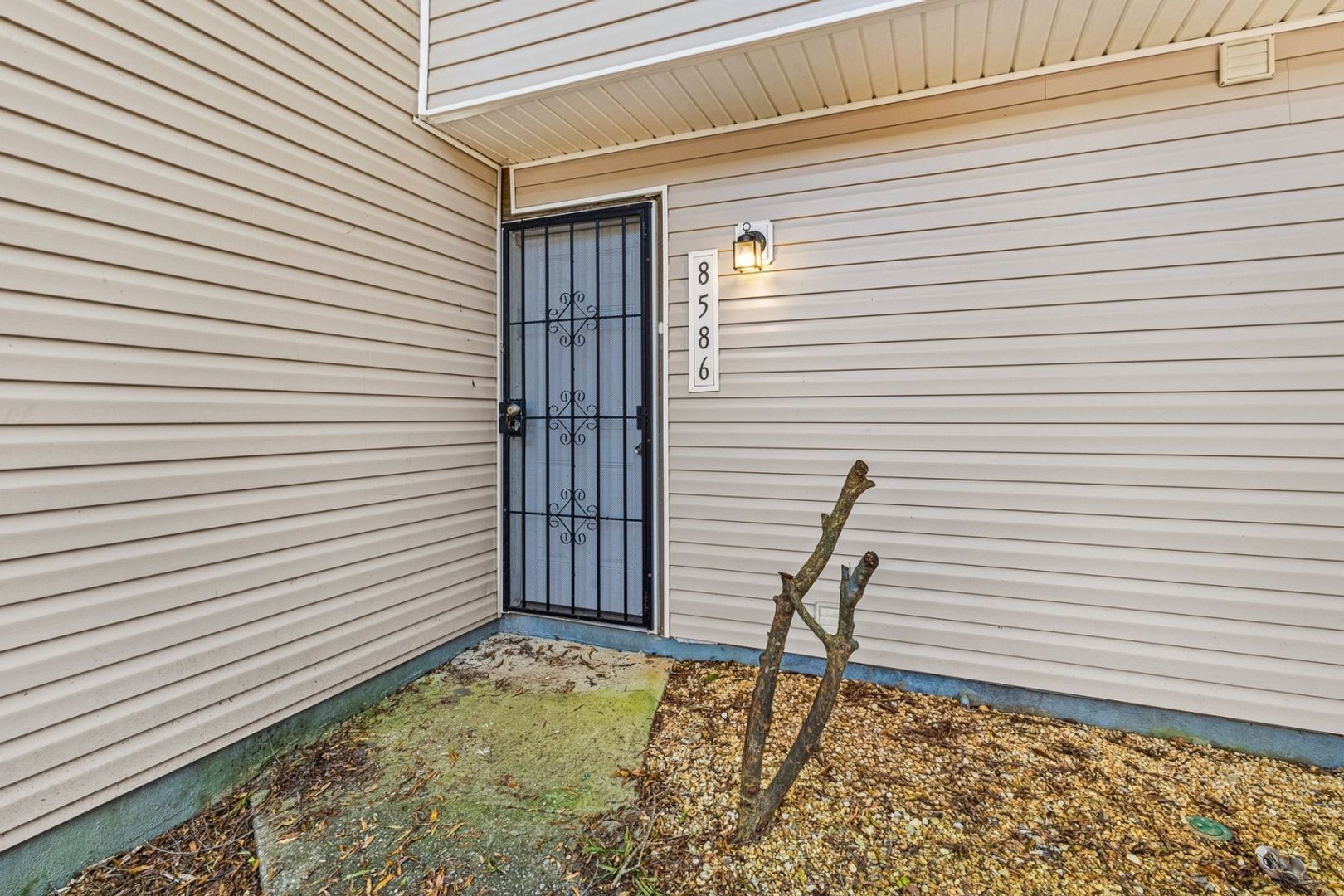 Building Photo - 8586 Creekwood Way