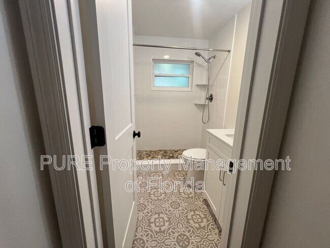 Building Photo - 1222 SE 3rd St