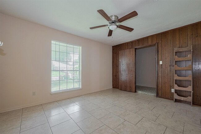 Building Photo - 9126 Willow Meadow Dr