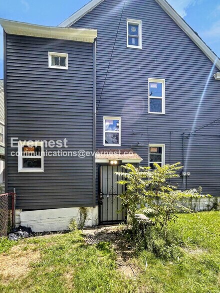 Building Photo - 2216 E 82nd St