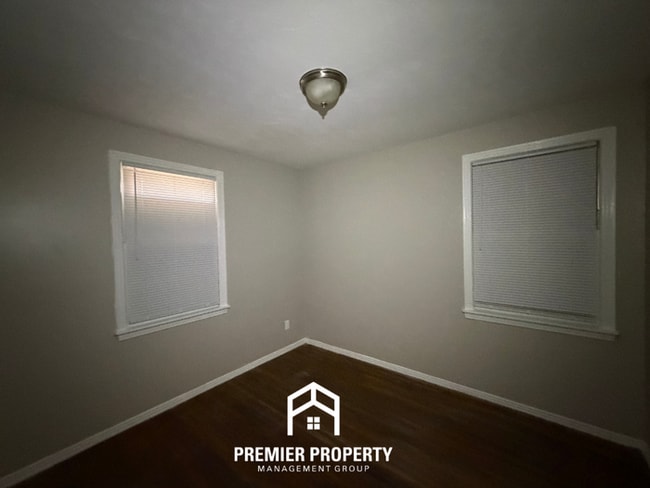 Building Photo - Spacious 3BR Memphis Home w/ Hardwood Floors, Detached Garage & Fenced Yard