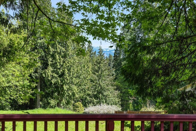 Building Photo - 3 Bedroom Sammamish Rambler in Quiet Cul d...