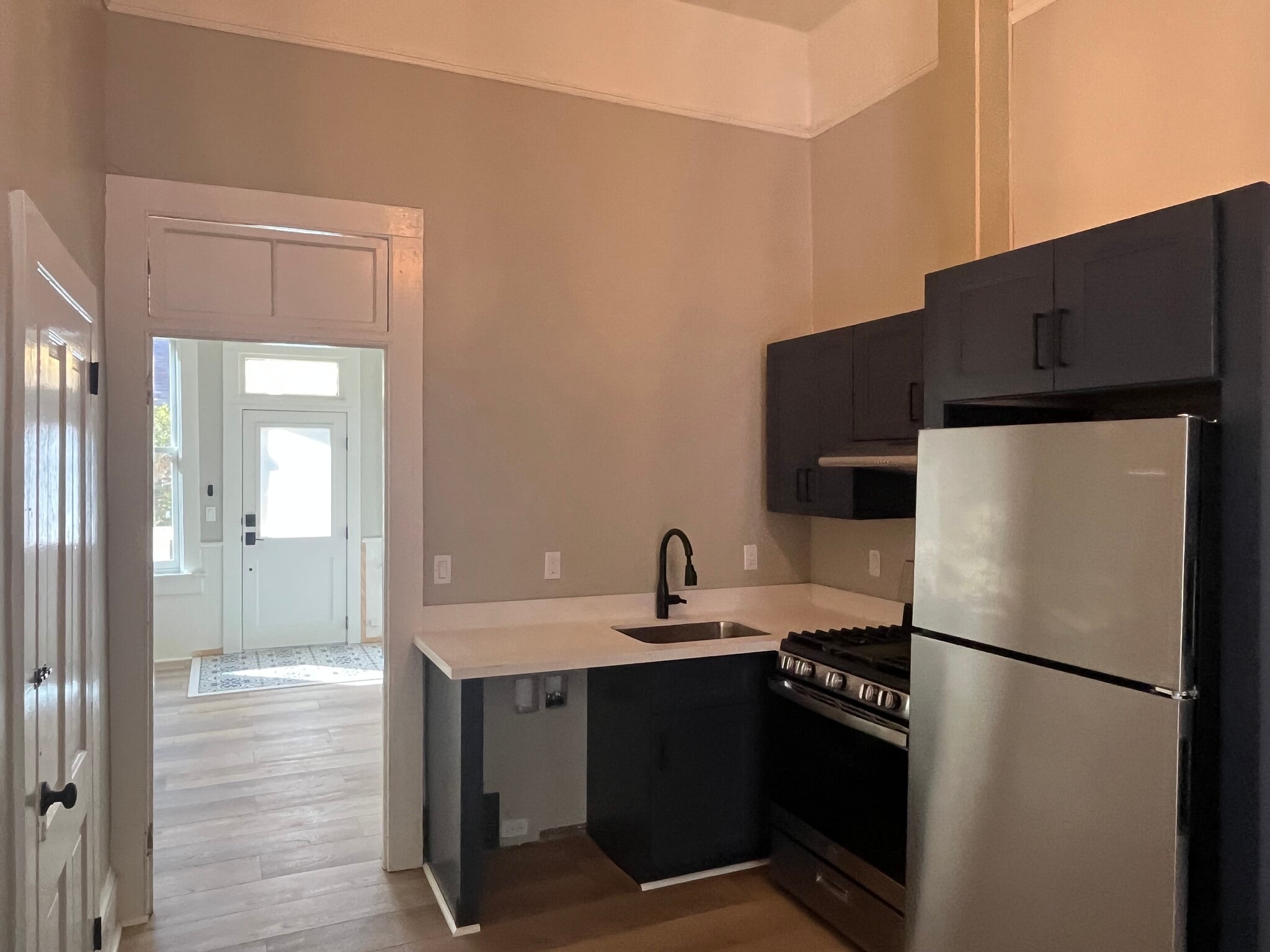 Building Photo - 663 Tupper St