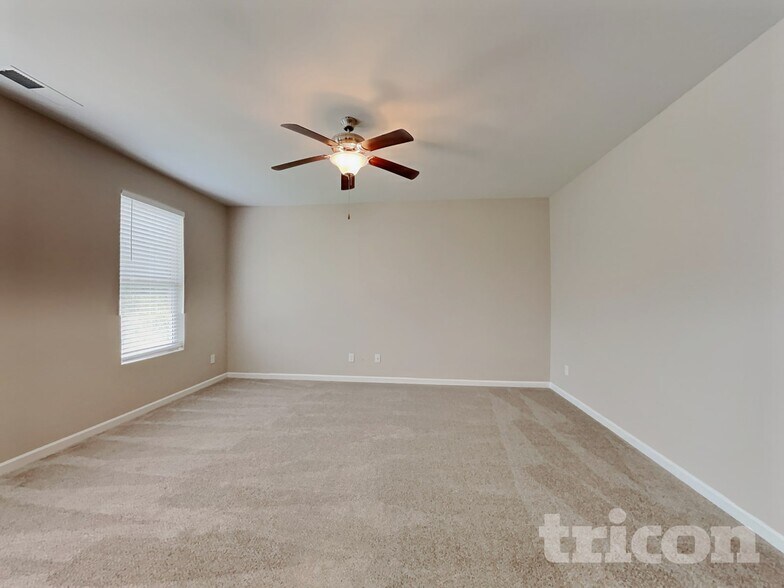 Building Photo - 142 Daisy Cir