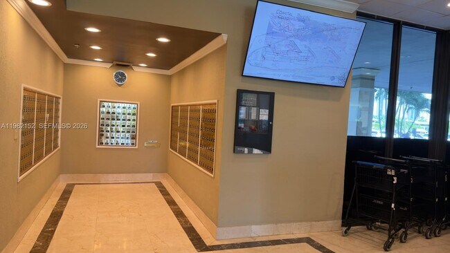 Building Photo - 400 Kings Point Dr