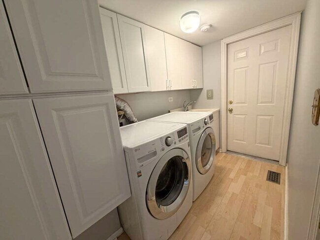 Building Photo - 124 Barton Cir