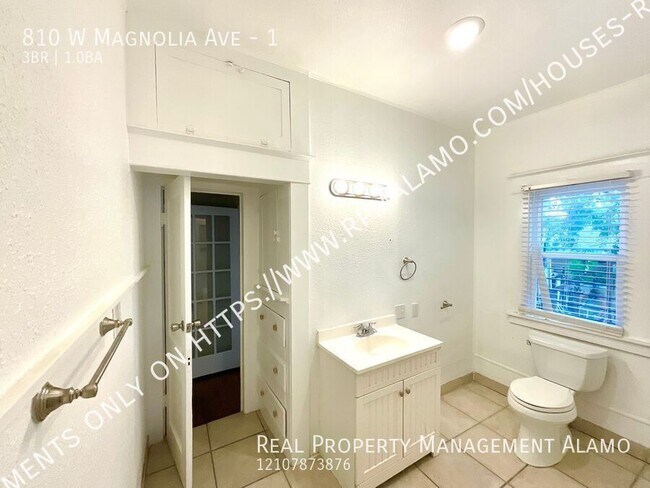 Building Photo - 810 W Magnolia Ave
