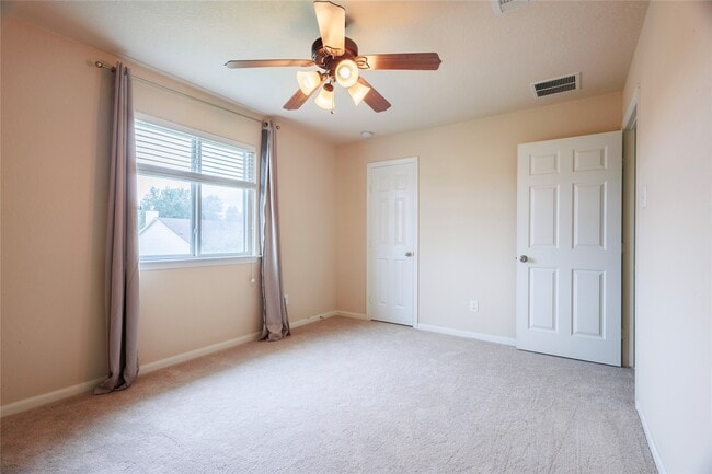 Building Photo - 6010 Twin Creek