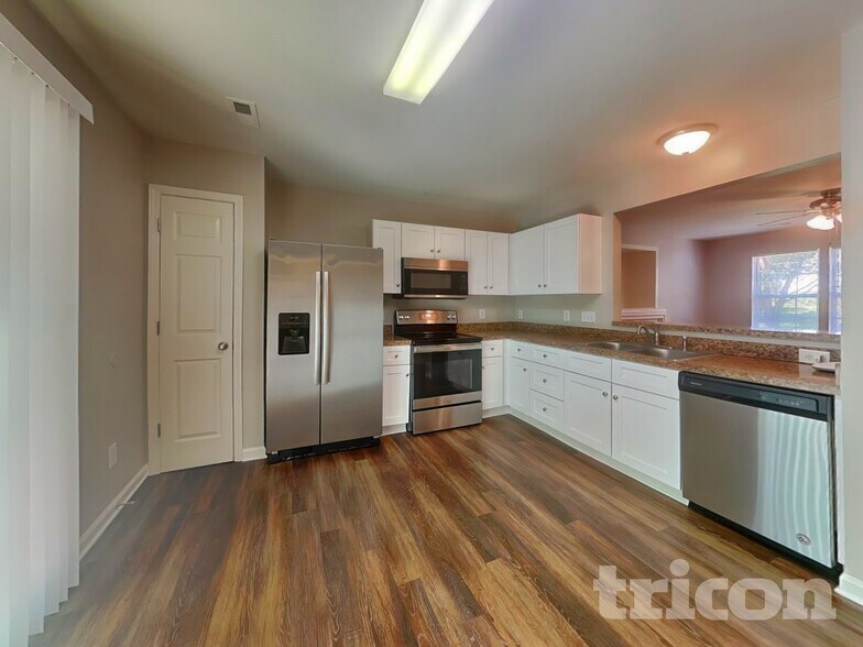 Building Photo - 9835 Veronica Dr