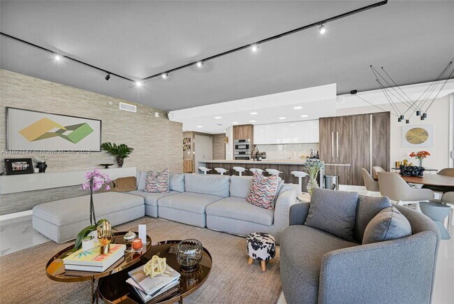 Building Photo - 488 NE 18th St