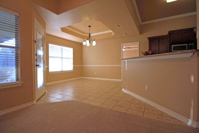 Building Photo - AVAILABLE NOW!