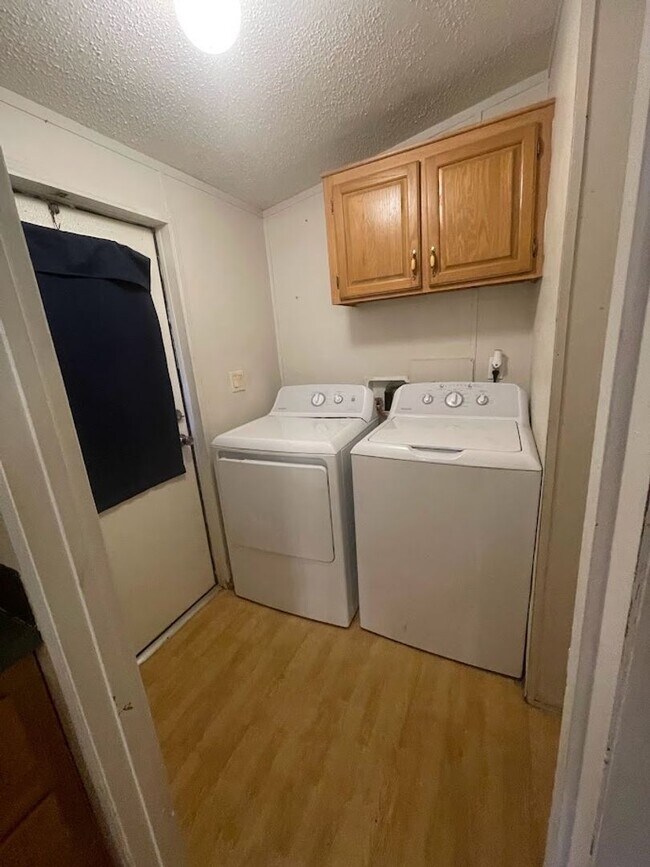 Building Photo - New on Market!