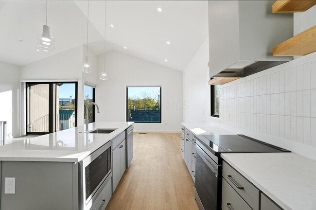 Building Photo - 33 N Blacksmith Ln