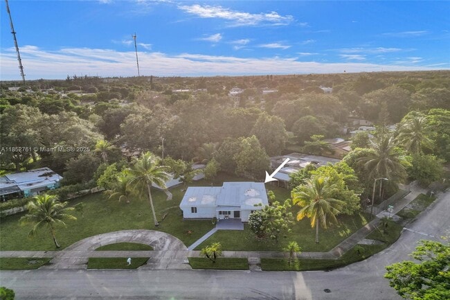 Building Photo - 3800 SW 58th Terrace