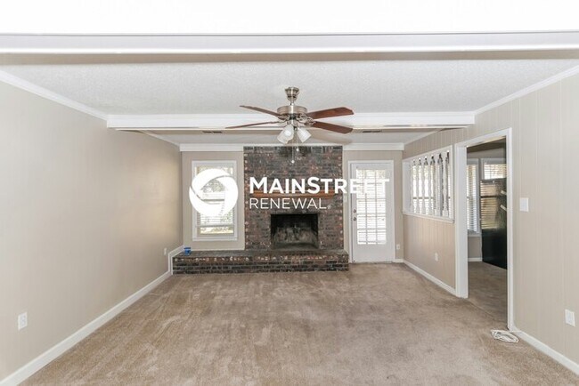 Building Photo - 5 Bedroom Pet-Friendly Home in Memphis, TN with Main Street Renewal