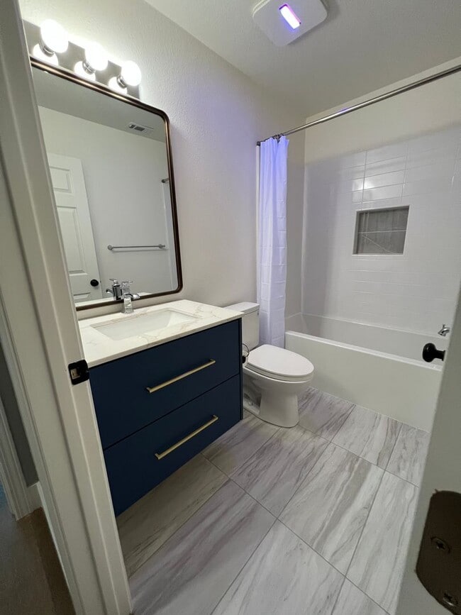 Building Photo - Updated Two-Bedroom, One-Bath Townhome – Bay Point