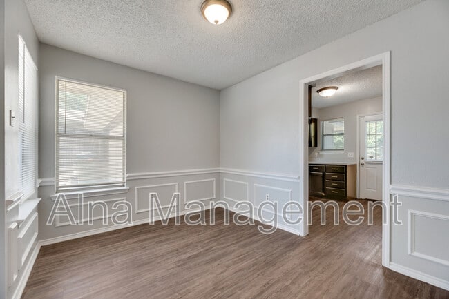 Building Photo - 2212 Windhurst Dr
