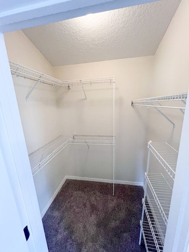 Building Photo - Lovely 2 Bedroom 2 Bathroom home in 55+ Ro...