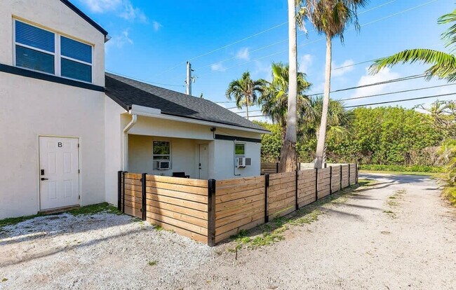 Building Photo - 4603 N Ocean Blvd