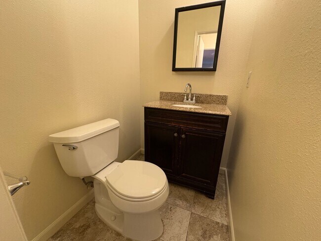 Building Photo - ***Move-in special 1/2 off 1st months rent...