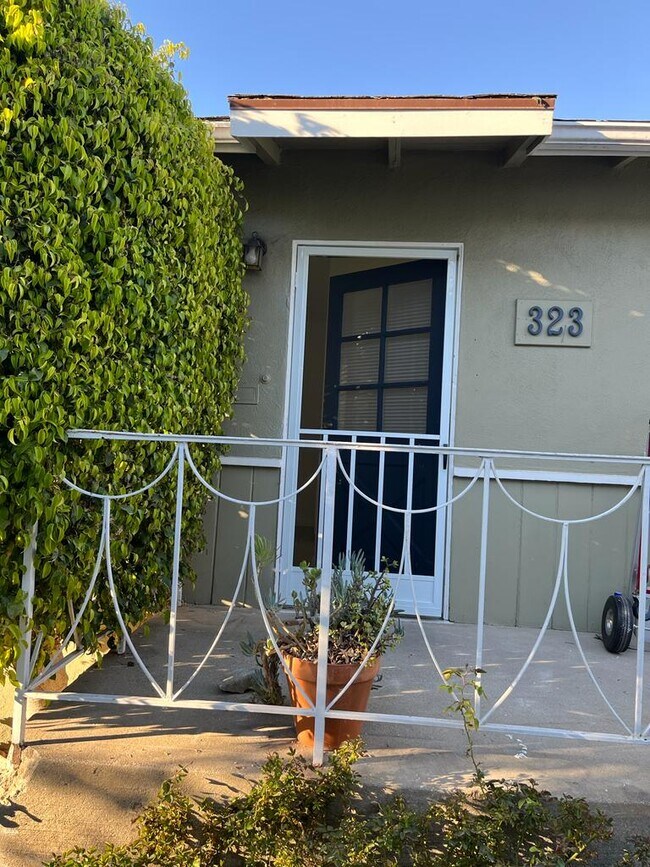 Building Photo - 323 Virginia St